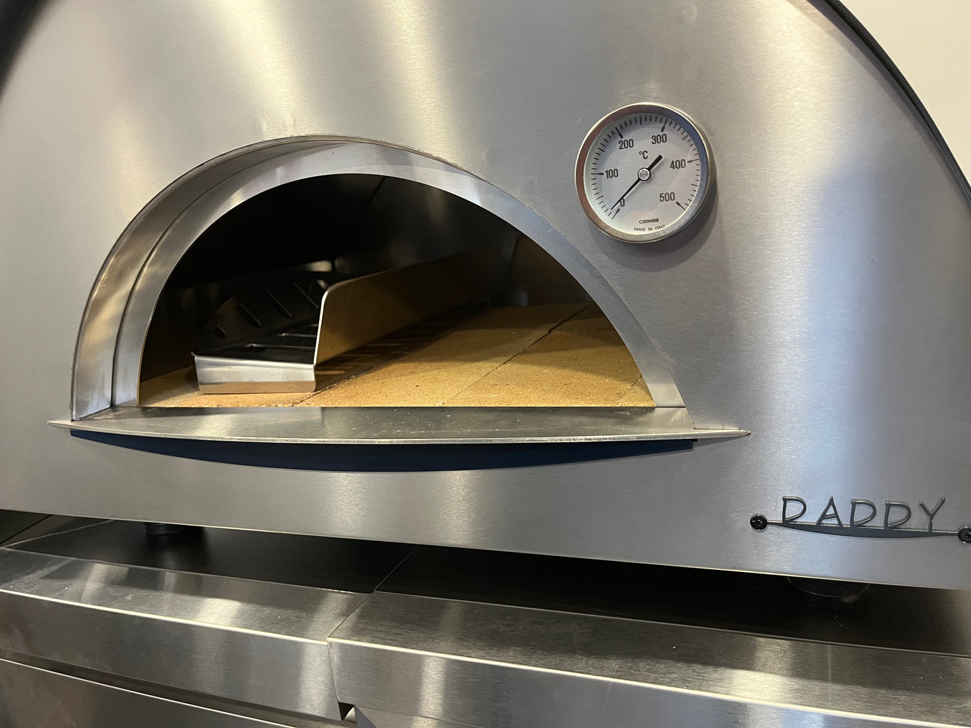 CHRISTMAS AND NEW YEAR SALE: Little Daddy Commercial Grade Wood fired Pizza Oven. £100 OFF and FREE Pizza Peel